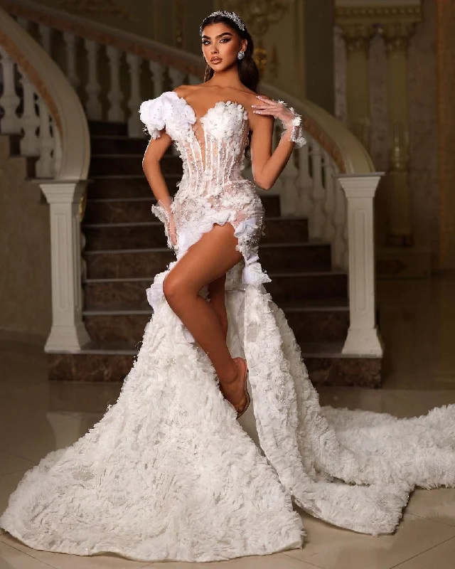 Romantic lace wedding dresses3D Floral Appliques Bridal Dress with Side Slit Lace Wedding Gown