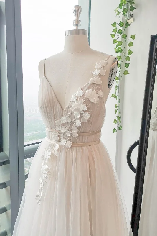 Tulle wedding dressesA-Line Sweep-Brush Train Lace Tulle Wedding Dress CW2760 Elegant Satin Dress