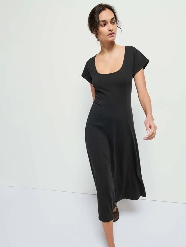 Petite unclassified dressesNation Mariana Round Neck Dress - Jet Black Petite unclassified dresses